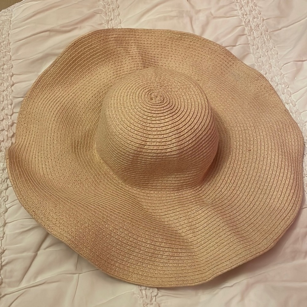 Wide brimmed straw sun hat